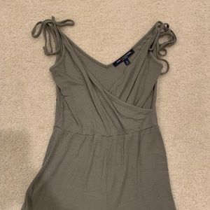Green one clothing size small romper